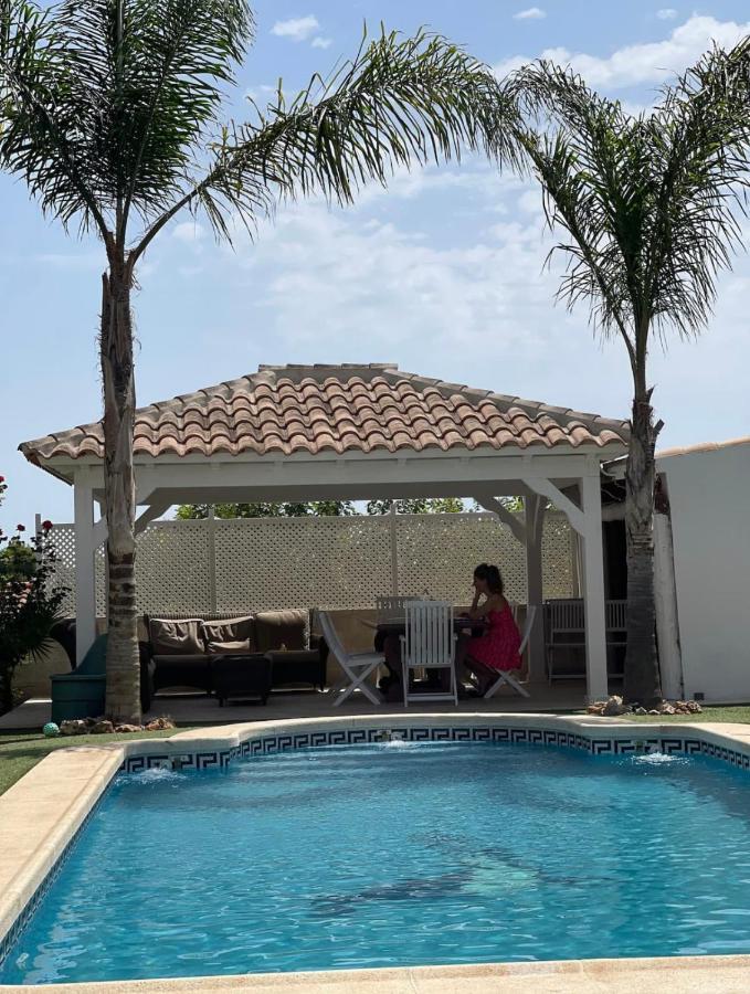 Suite Privada Frente A La Piscina Para 2 Personas Con Sofa Cama Para 2 Mas 4P No Es Casa Completa San Vicente Raspeig Exterior foto